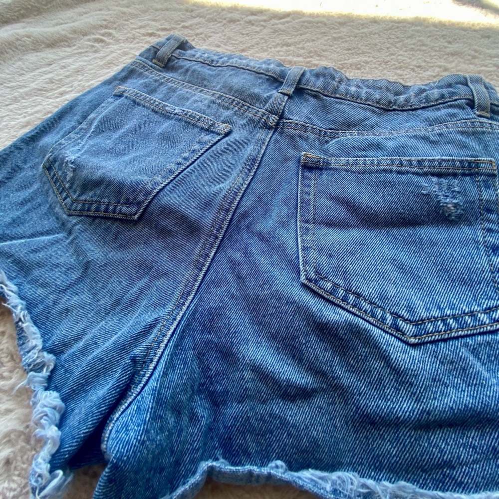 Ban.Jara Hi Rise Medium Wash Button Fly Distressed Denim Shorts Size 7 - Picture 2 of 5